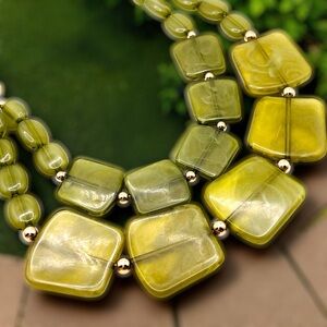 Fashionable C1946 Mottled Green Double Layer Necklace Stylish Statement Piece
